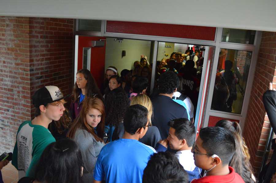 Students jam the breezeway during C lunch in early October.