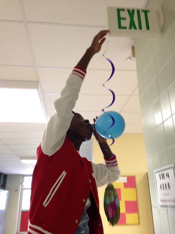 Senior Confidence Nwamnguma decorates for hallway wars on Oct. 6. The hallways were judged after being decorated as a part of spirit week, which is from Oct. 6 to Oct. 10. 