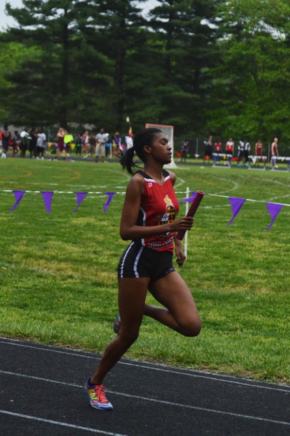 Sophomore Autumn Wiggins dashes past competitors during a relay. 