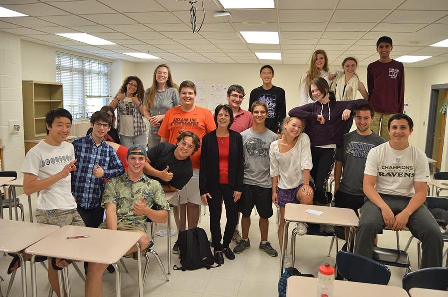 Skelton poses with her fourth period AP US History class. 