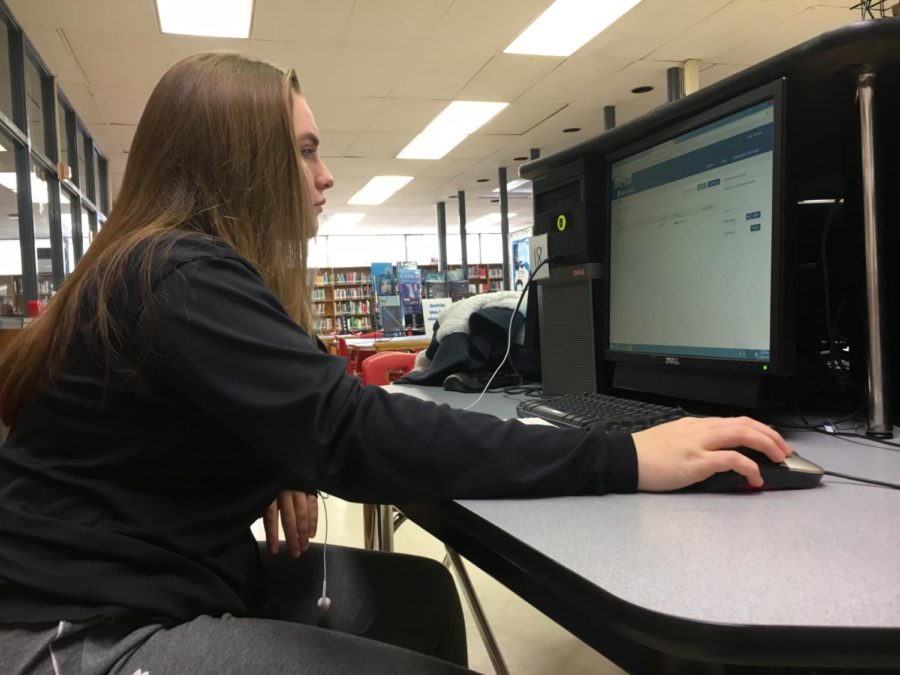Junior Savannah Coleman works her way through the Apex program Jan. 20. “This program helps me because it regroups what I’ve already learmed and improves it. It’s an upgrade from the classroom,” Coleman said.