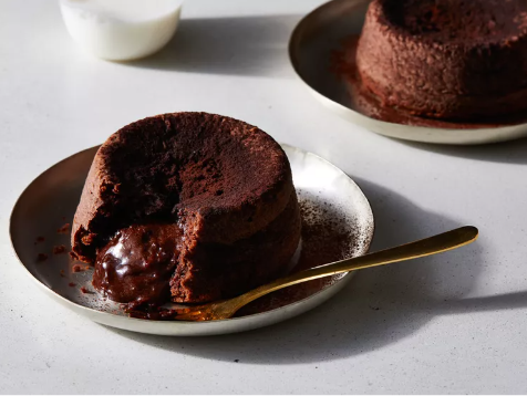 Easy to make recipes: Molten Lava Chocolate Cake